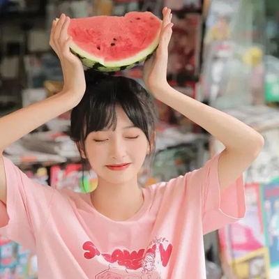 娱乐吃瓜的头像女生